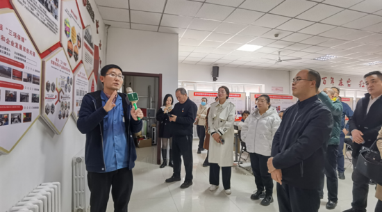 全市非公有制經濟組織和社會組織黨建觀摩學習活動暨 包頭企業(yè)黨建聯盟第五期書記主題論壇在東寶生物生態(tài)園區(qū)舉行